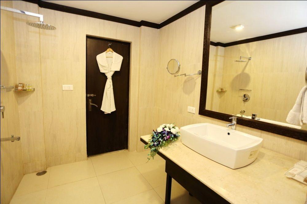 Batra Hotels And Residences Srinagar  Exterior photo