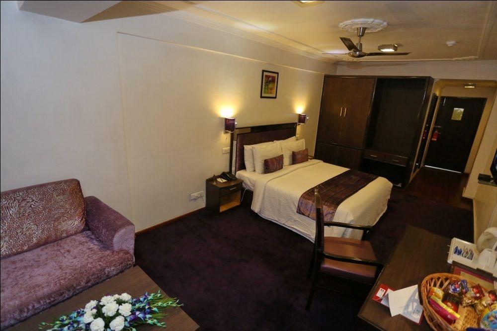 Batra Hotels And Residences Srinagar  Exterior photo