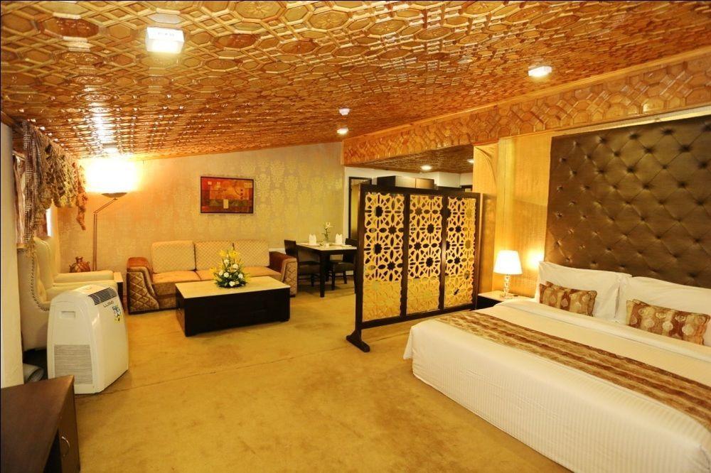 Batra Hotels And Residences Srinagar  Exterior photo