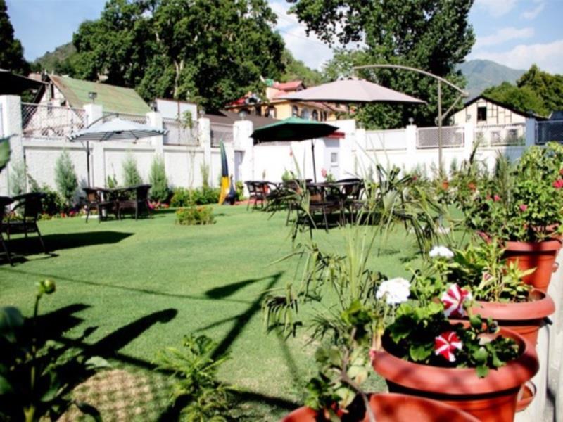 Batra Hotels And Residences Srinagar  Exterior photo