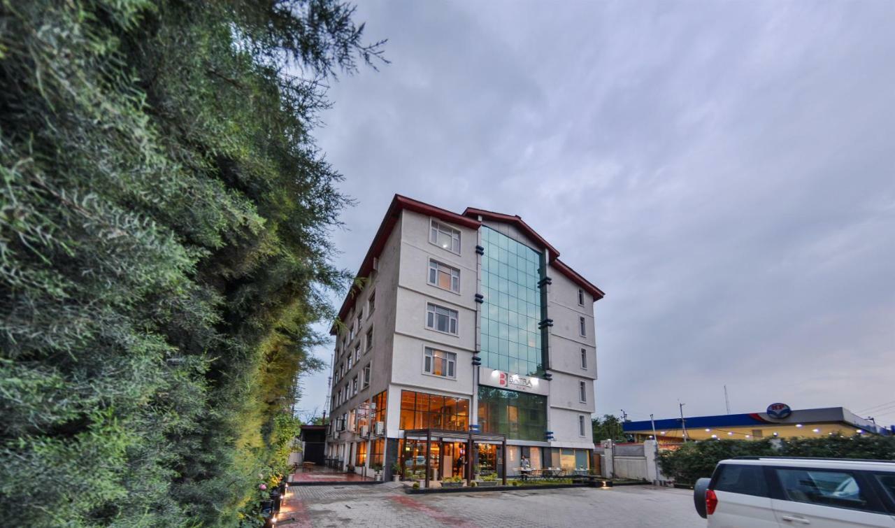 Batra Hotels And Residences Srinagar  Exterior photo